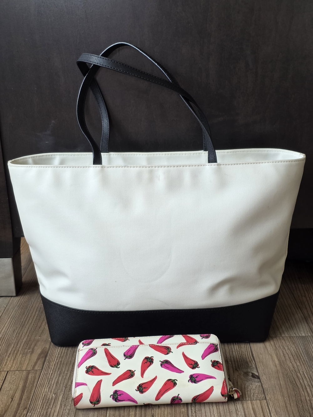 Kate Spade Extra Spicy Hot Sauce Remmi Tote and matching Chili Pepper Zip Wallet - Picture 2 of 12
